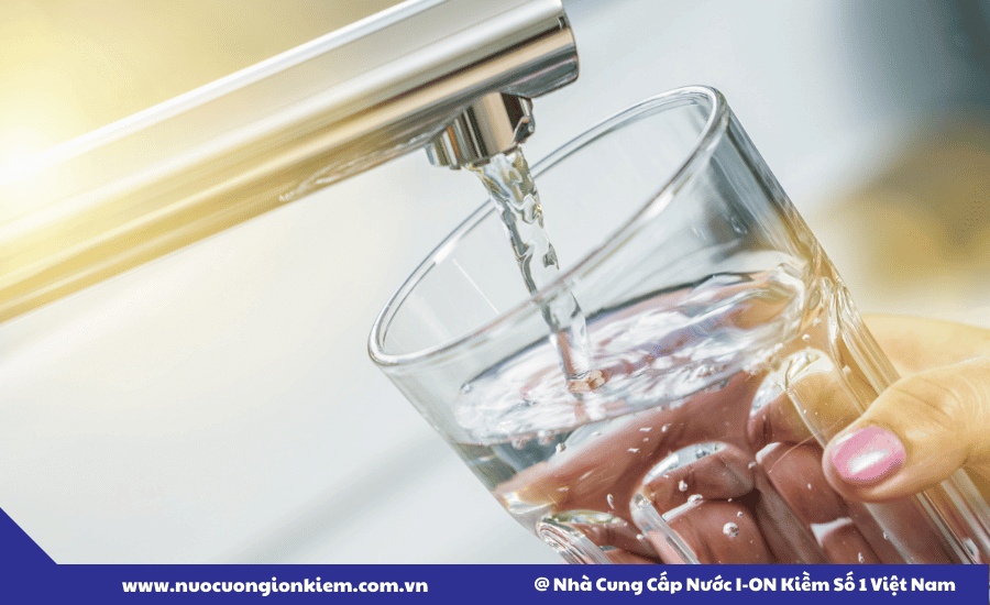 Nên uống nước đun sôi để nguội hay nước lọc